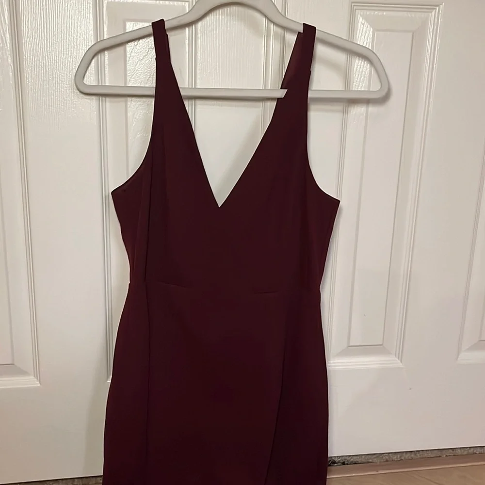 Burgundy gown - Picture 1 of 3